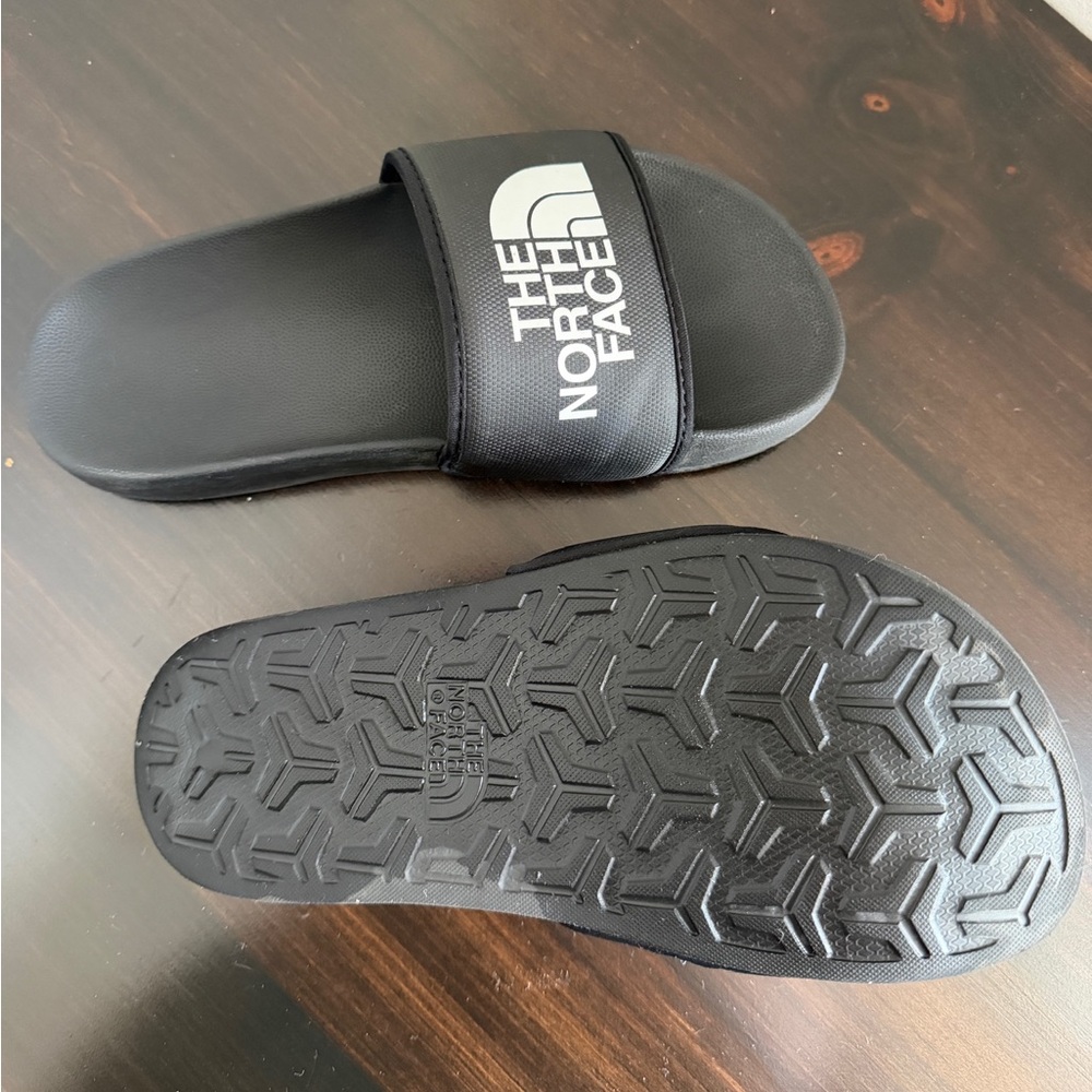 The North Face slides - Size 6 - Picture 3 of 5